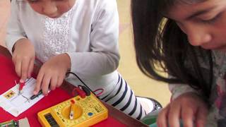 Electrónica para niños Un circuito simple [upl. by Aicekan]