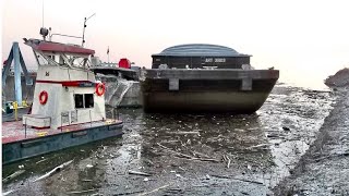 Barge Crashes into Markland Locks Army Corps Workboat [upl. by Eciryt]