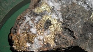 HOW TO TELL THE DIFFERENCE BETWEEN GOLD and PYRITE [upl. by Ines]